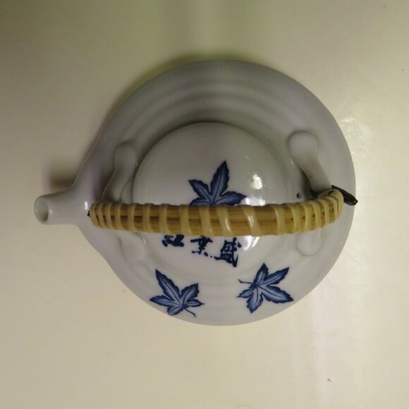 Small Japanese Teapot Blue Leaf Design (DK703) - Picture 5 of 6
